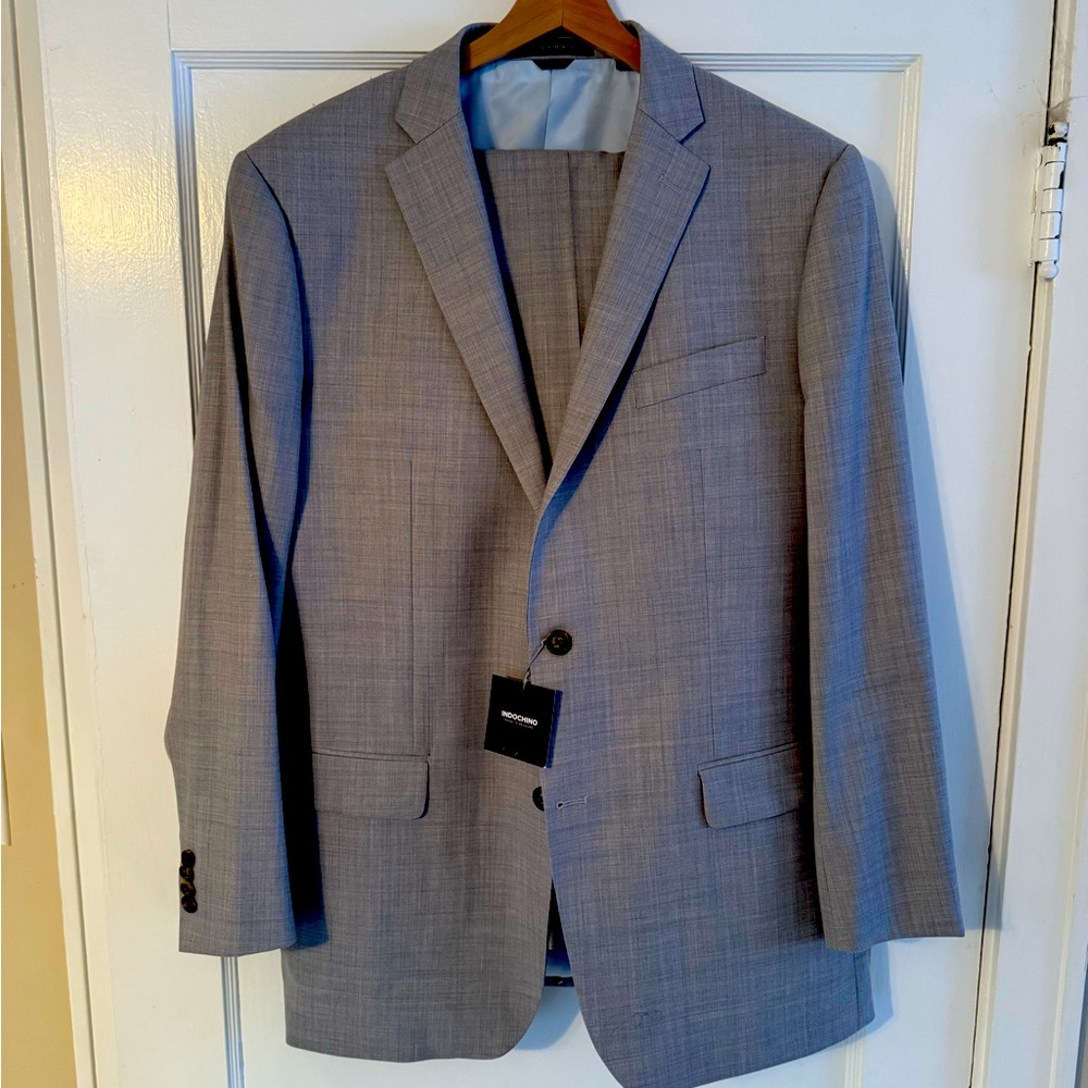 Indochino 44R Grey suit

Jacket and pants